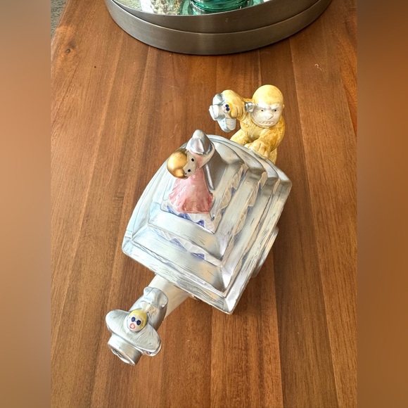 Omnibus King Kong New York Ceramic Tea Pot - Picture 8 of 15